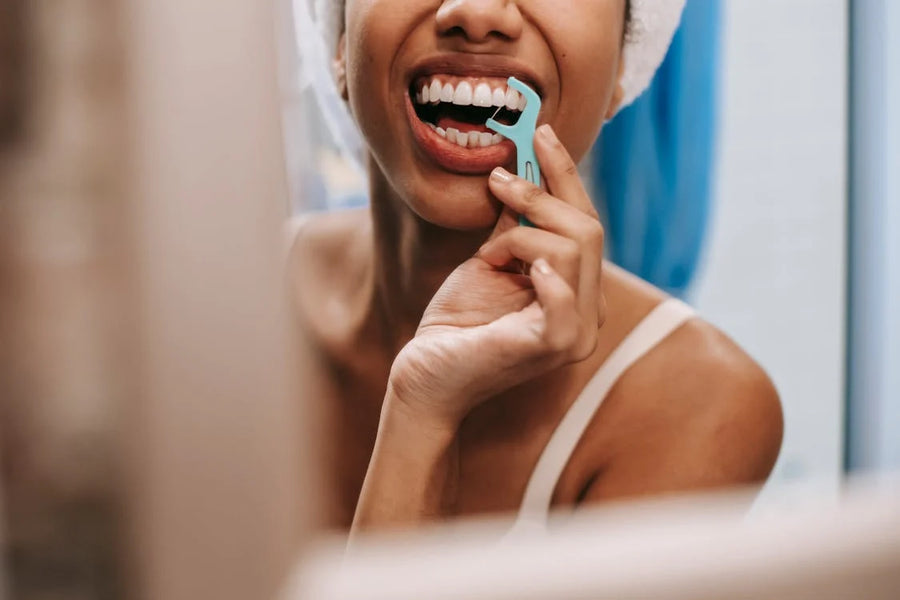 How to Floss: A Complete Guide For Healthy Teeth